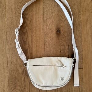 Lululemon adjustable Crossbody Bag in Cream/ivory